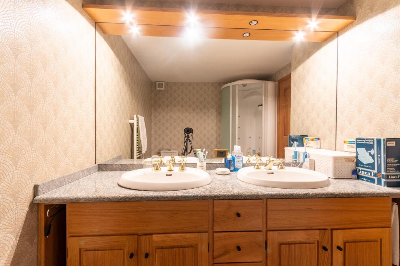 L'Atelier Du Temps - Woodstone Villa อาออสตา ภายนอก รูปภาพ