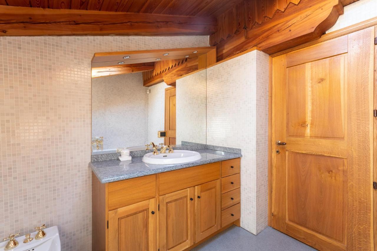 L'Atelier Du Temps - Woodstone Villa อาออสตา ภายนอก รูปภาพ