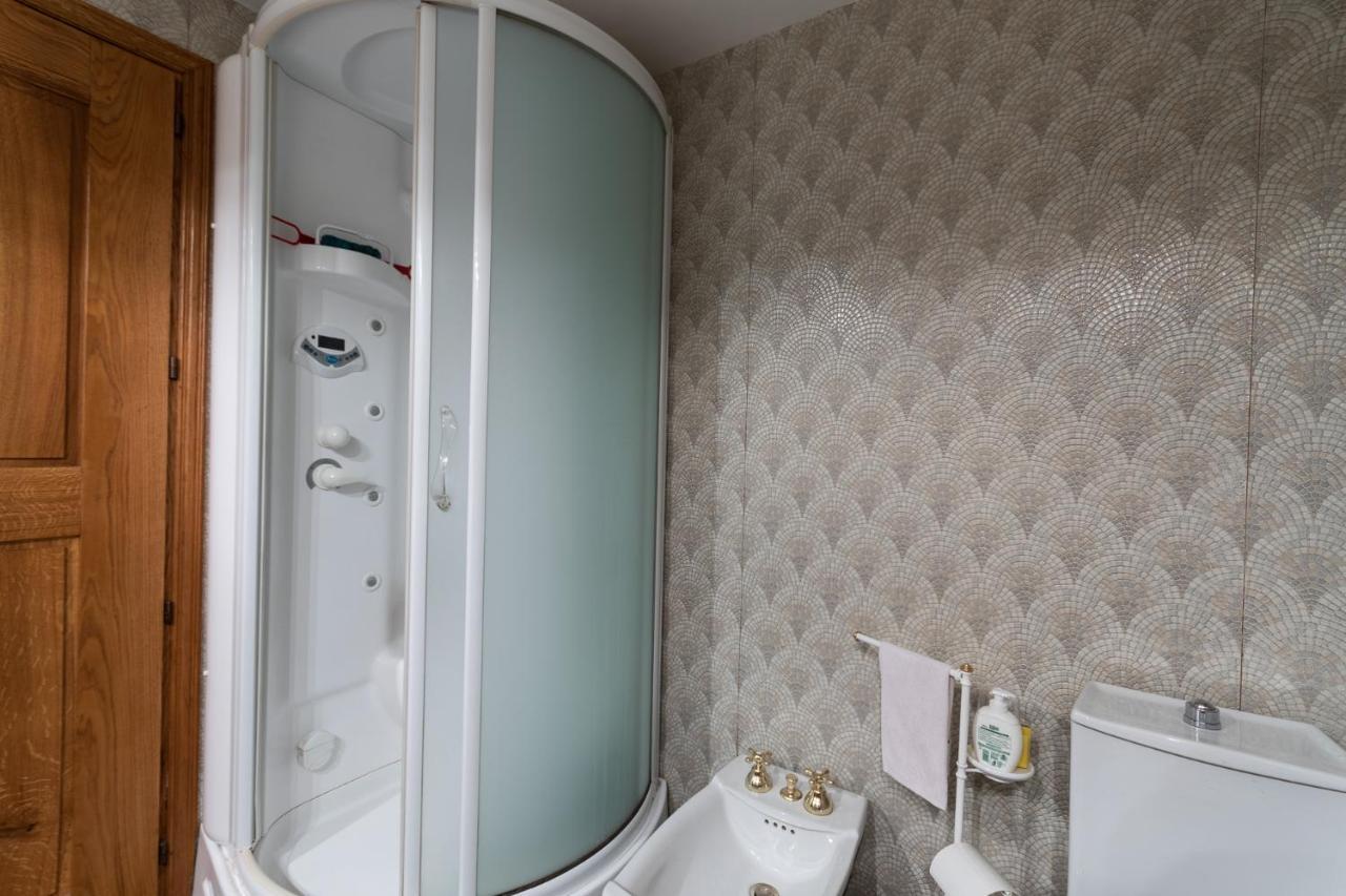 L'Atelier Du Temps - Woodstone Villa อาออสตา ภายนอก รูปภาพ